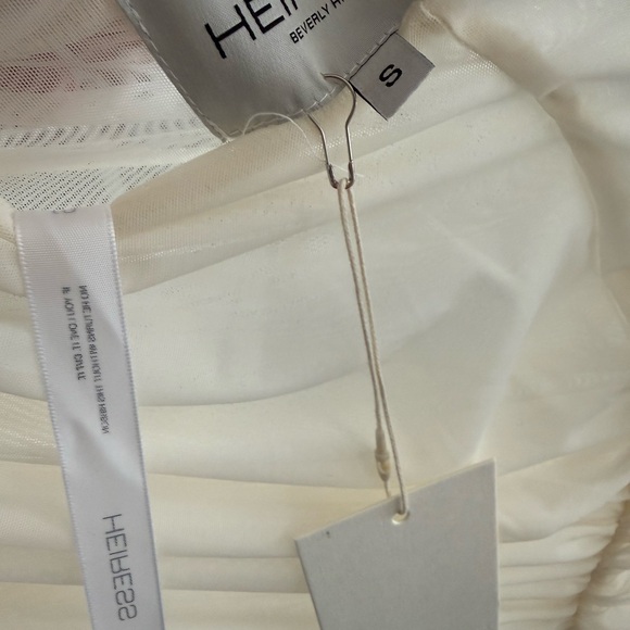 Elegant Cream Ruched Cape - Picture 3 of 5